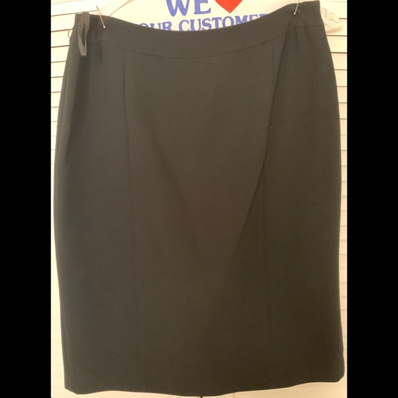 Black and white Kasper skirt suit - Picture 2 of 3